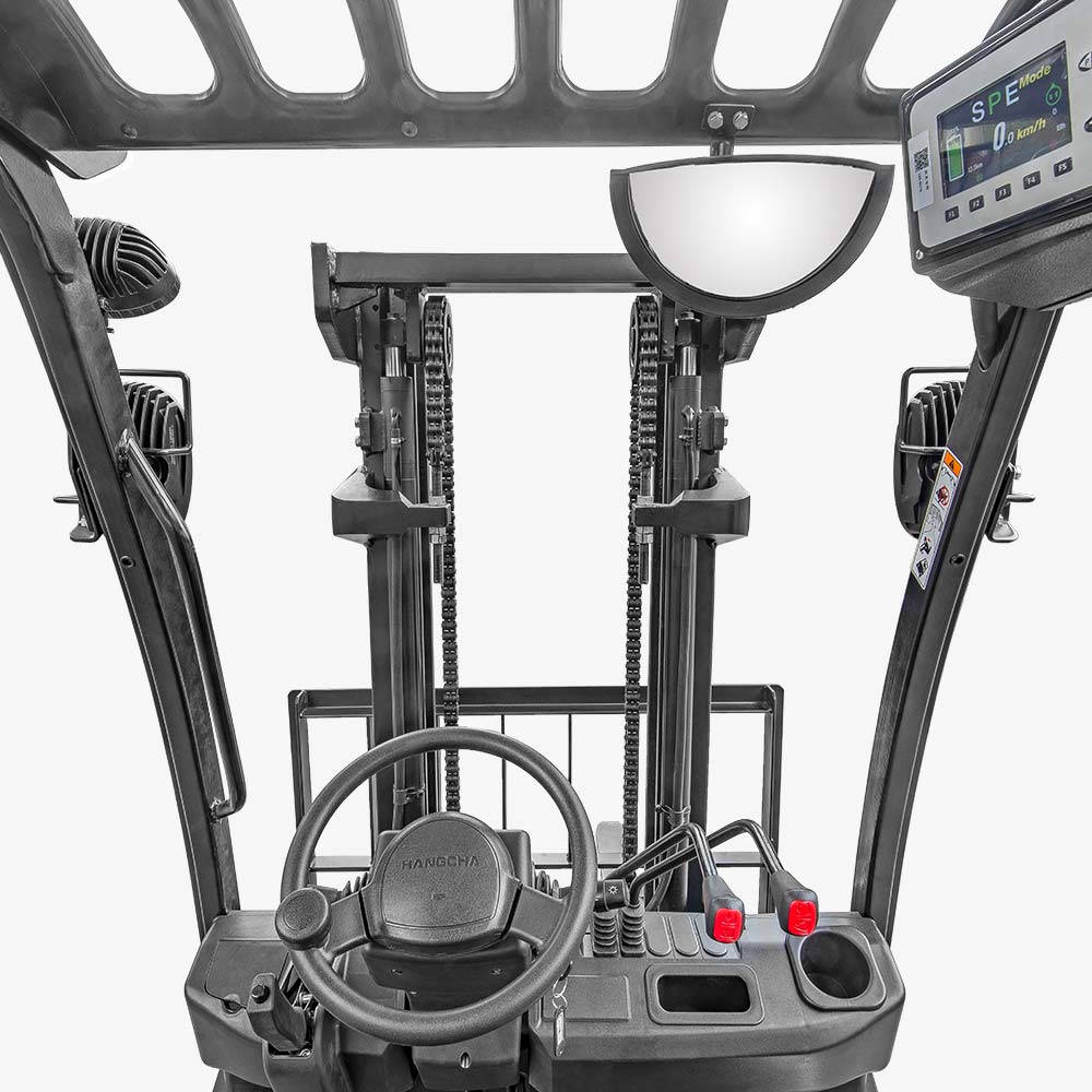 Wide-view mast with excellent forward visibility